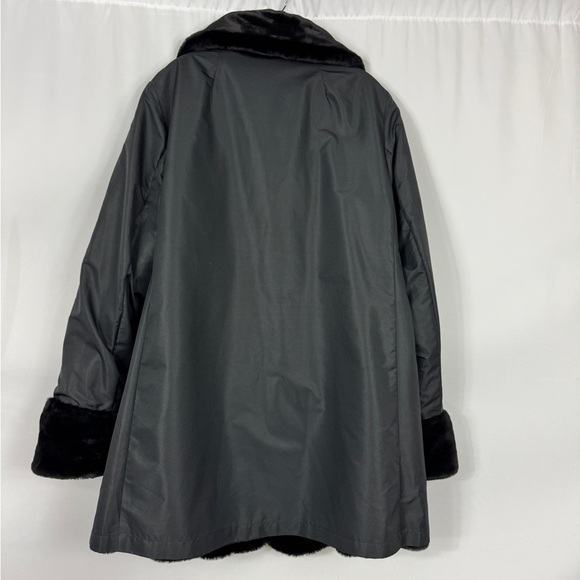 Luxurious Reversible Faux Fur Coat - Picture 11 of 13